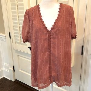 Women’s XL blouse. NWT such a pretty dusty rose color.